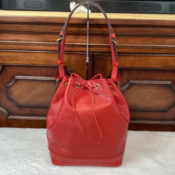 Louis Vuitton Epi Leather Noe Bucket Bag - Picture 1 of 16